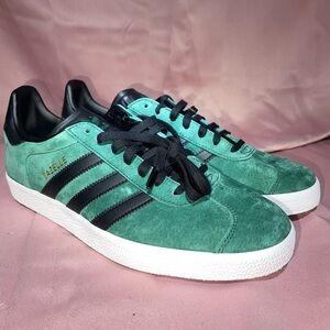 NWT and original box. Never used just tried on.